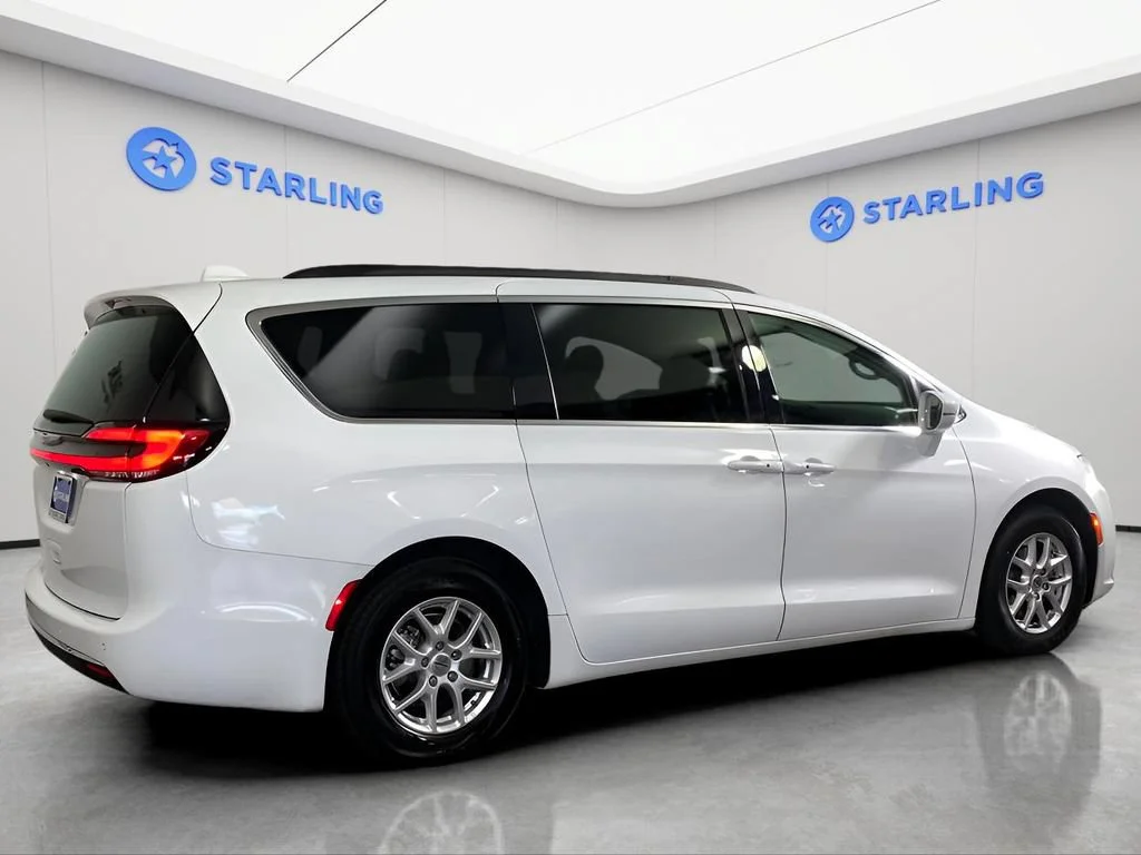 Used 2022 White Chrysler Touring L image 9