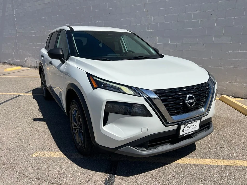 Used 2023 Glacier White Nissan S image 10