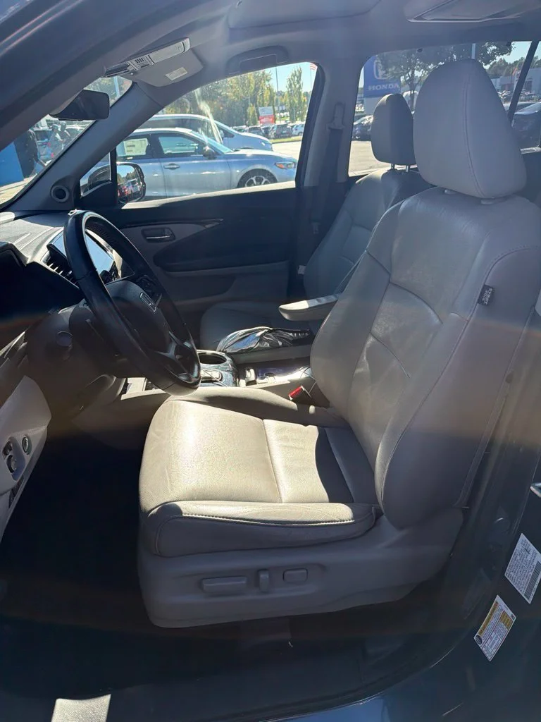 2022 Honda Pilot TOURING SUV Slide 9