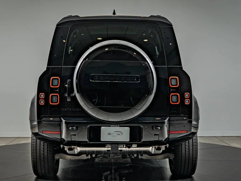 New 2026 Santorini Black Land Rover X-Dynamic SE image 6