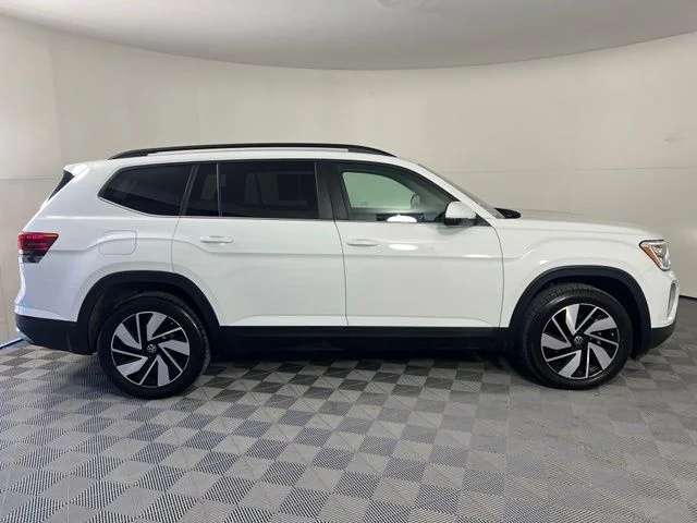 Used 2025 Black Volkswagen 2.0T SE w/Technology image 8