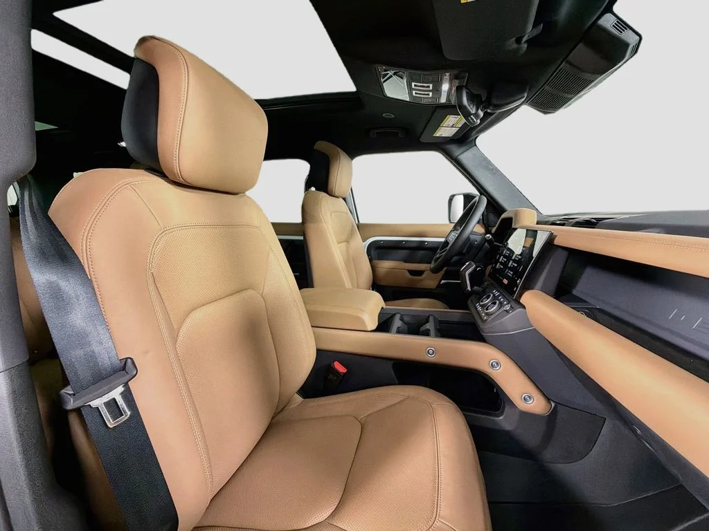 New 2026 Fuji White Land Rover X-Dynamic SE image 30