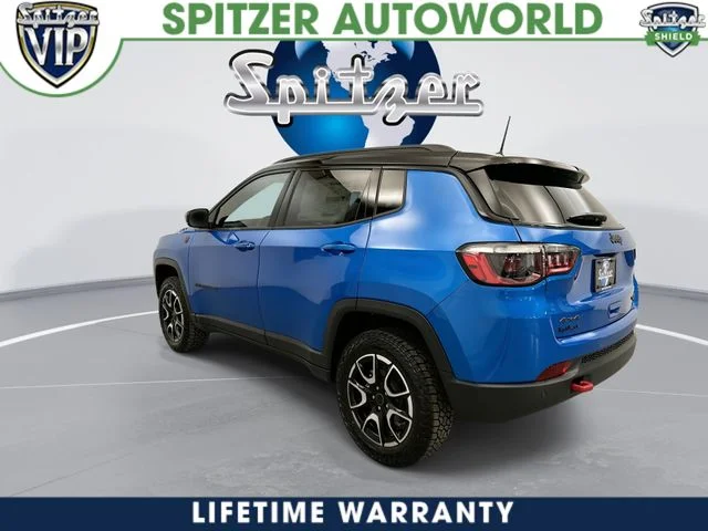 New 2026 Hydro Blue Pearl-Coat Exterior Paint Jeep Trailhawk image 7
