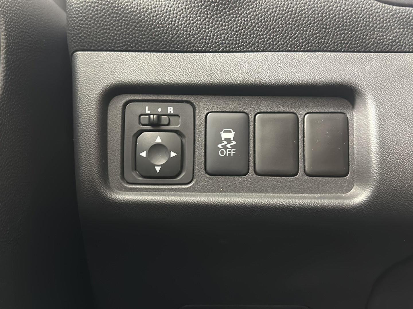 Used 2019 Mercury Gray Metallic Mitsubishi ES image 10