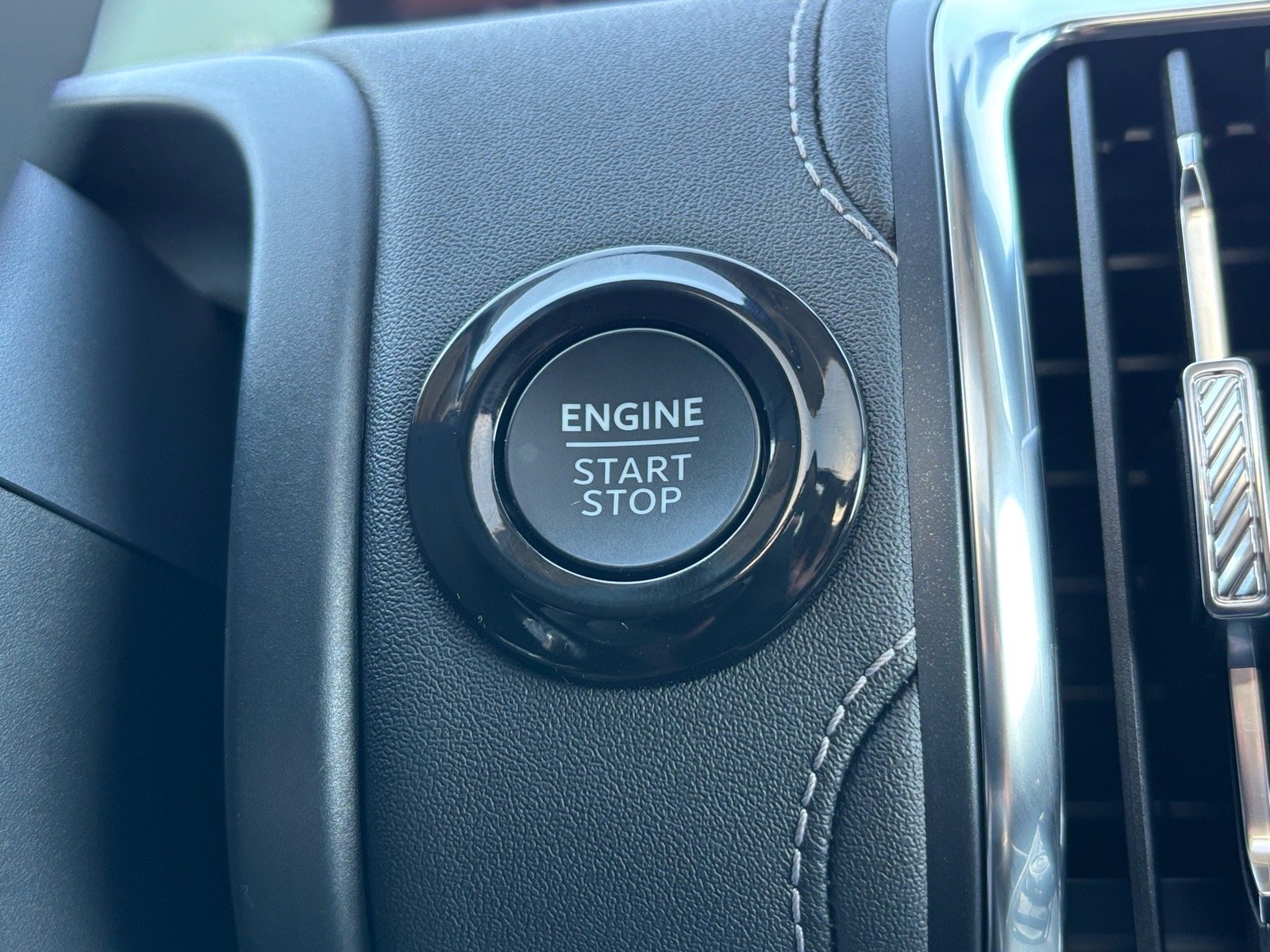 New 2026 Star White Metallic Tri-Coat Ford Platinum® image 18