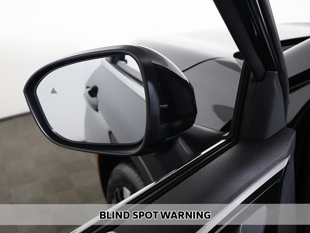 2025 Mitsubishi Outlander SE photo 4