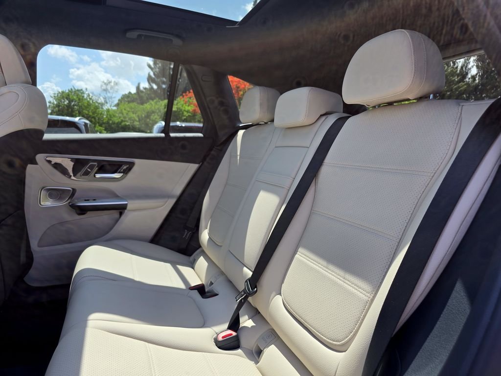 New 2026 White Mercedes-Benz GLC 300 image 15