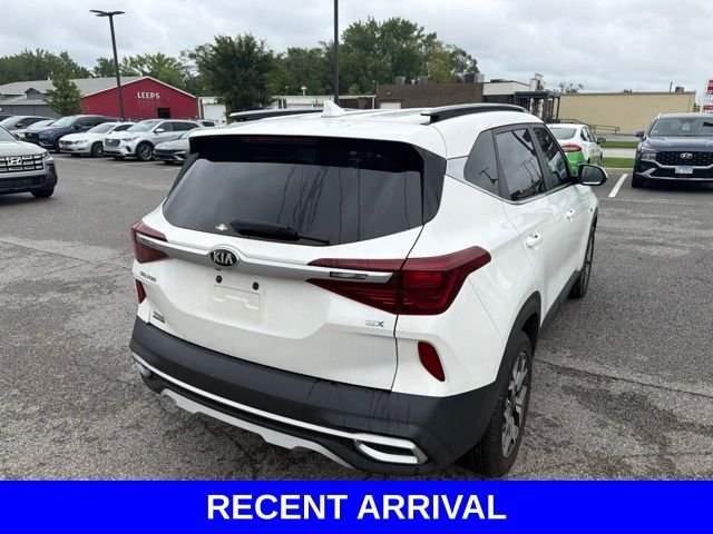 Used 2021 White Kia EX image 20