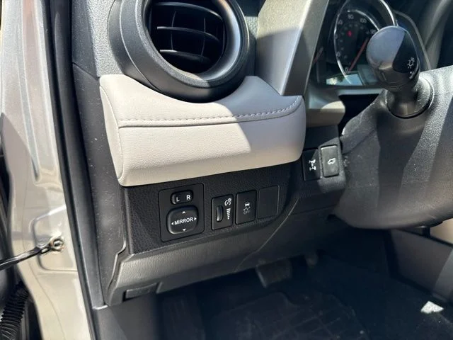 Used 2015 Classic Silver Metallic Toyota Limited image 10