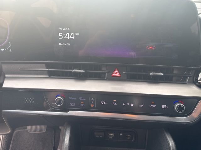 Used 2023 White Kia EX image 8