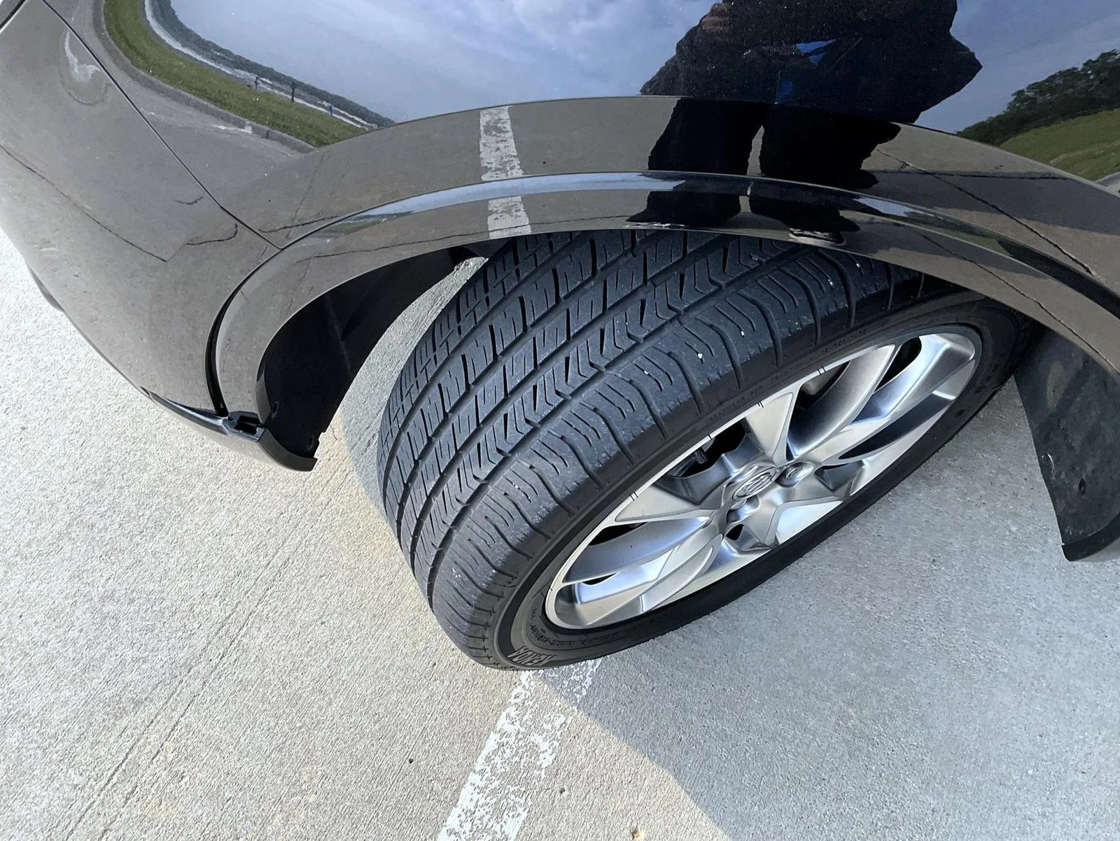 Used 2020 Black Buick Essence image 23