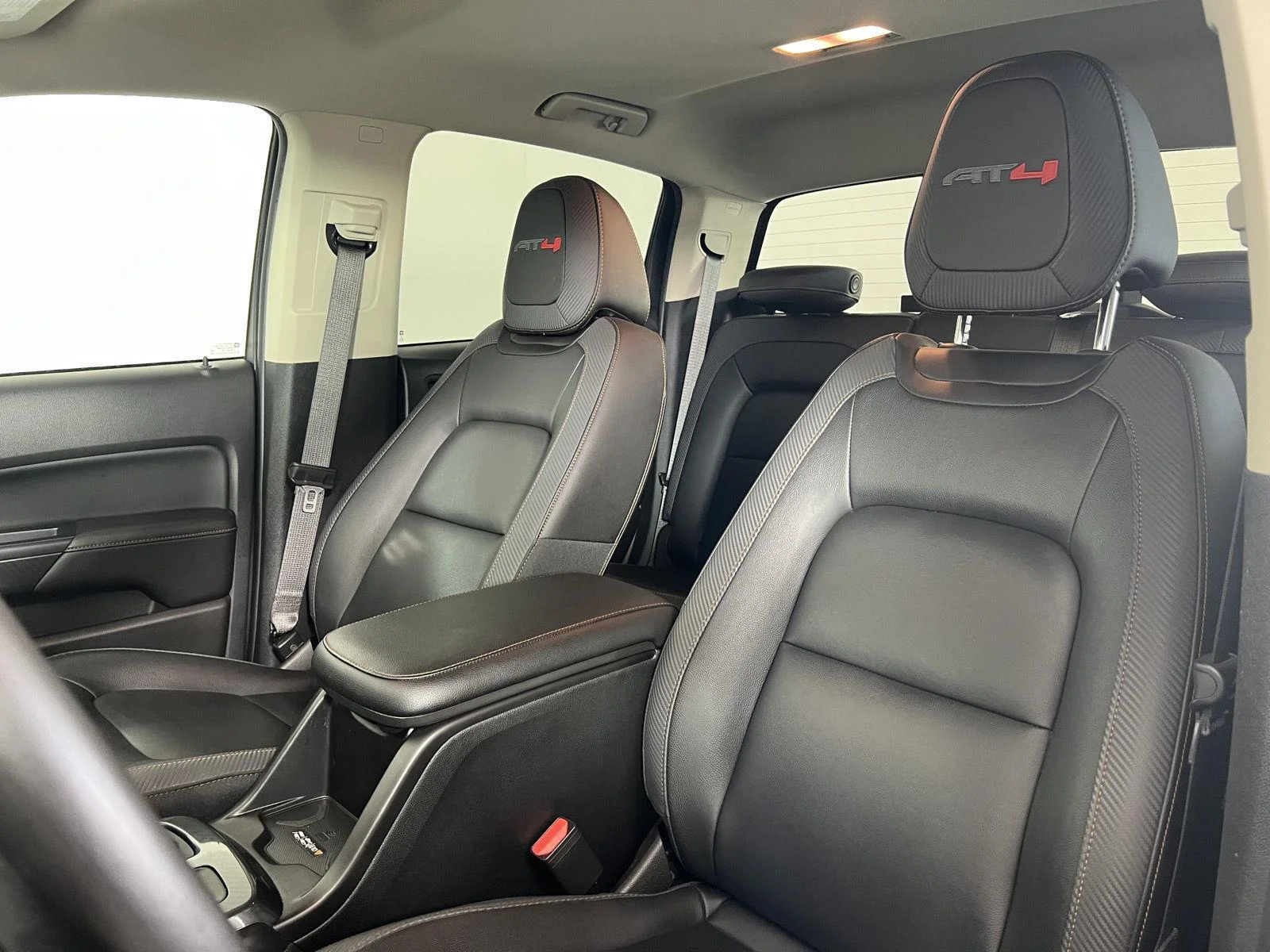 Used 2022 Onyx Black GMC AT4 - Leather image 4