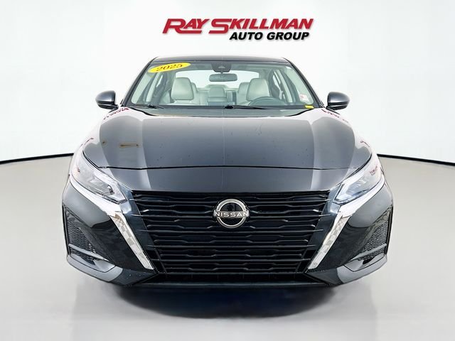 Used 2025 Black Nissan 2.5 SV image 2