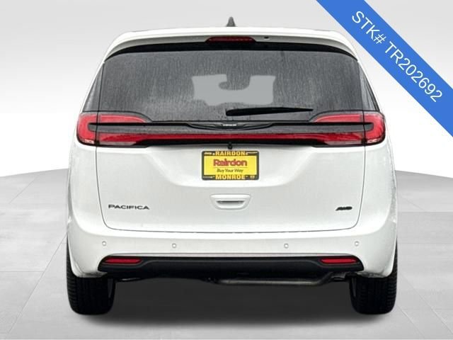 New 2026 Bright White Clear-Coat Exterior Paint Chrysler Select image 5