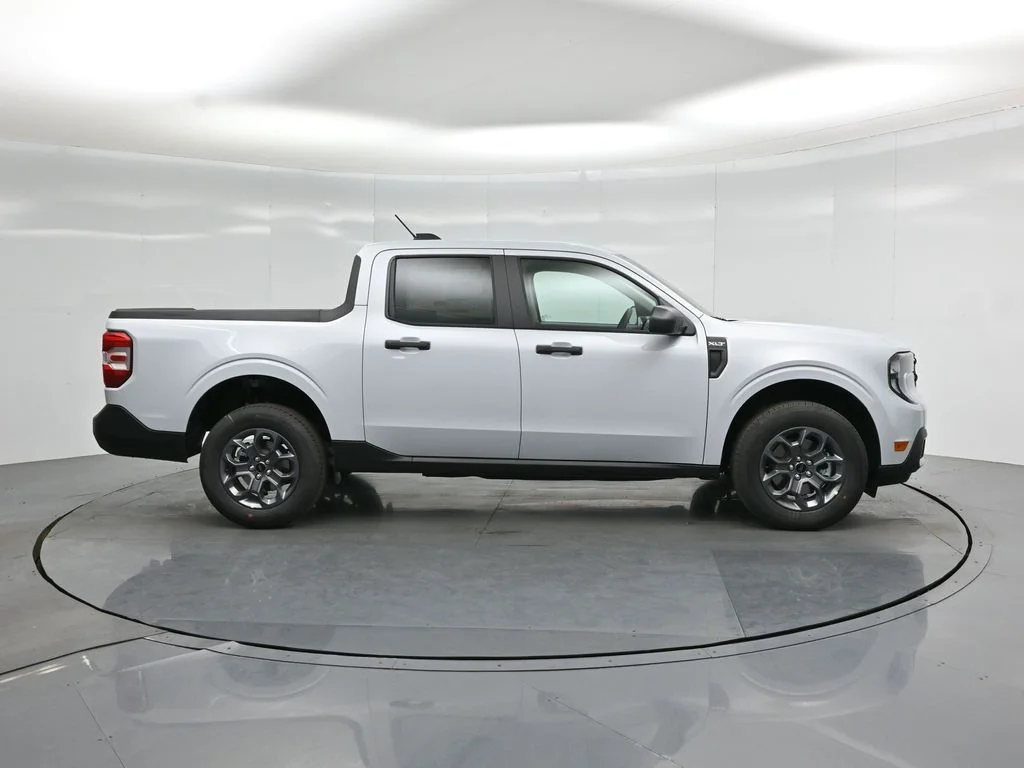 New 2026 Space White Metallic Ford XLT image 19