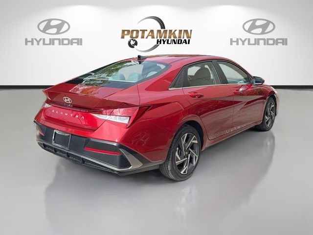 Used 2025 Red Hyundai SEL Convenience image 5