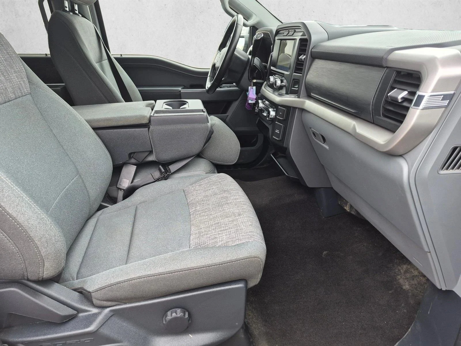 Certified Used 2022 Oxford White Clearcoat Ford XLT image 18