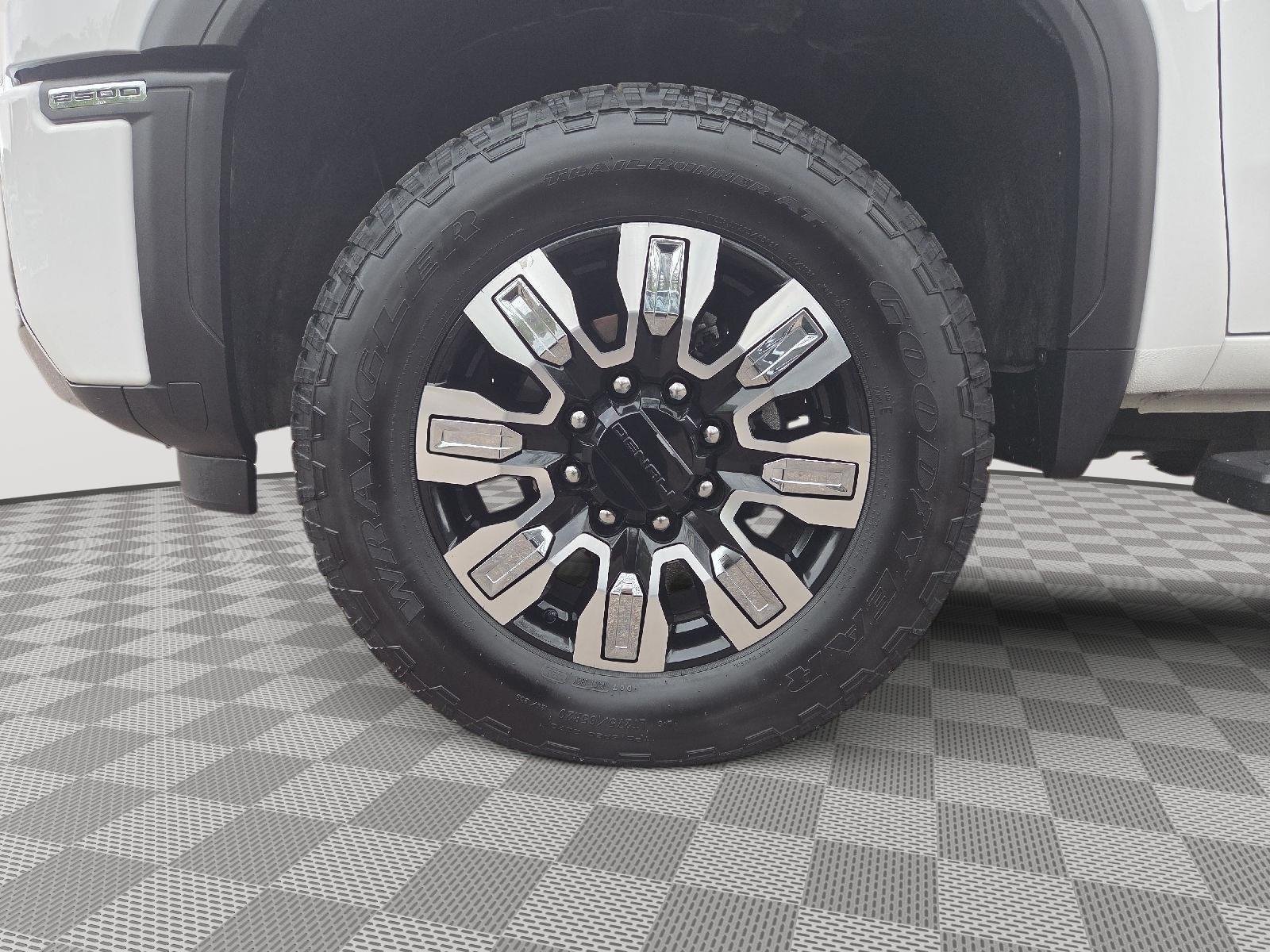 Used 2025 Summit White GMC Denali image 10