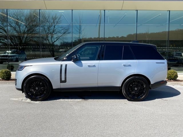 Used 2025 Silver Land Rover SE image 25