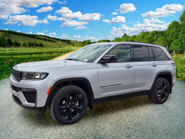 New 2026 Silver Zynith Exterior Paint Jeep Limited image 2