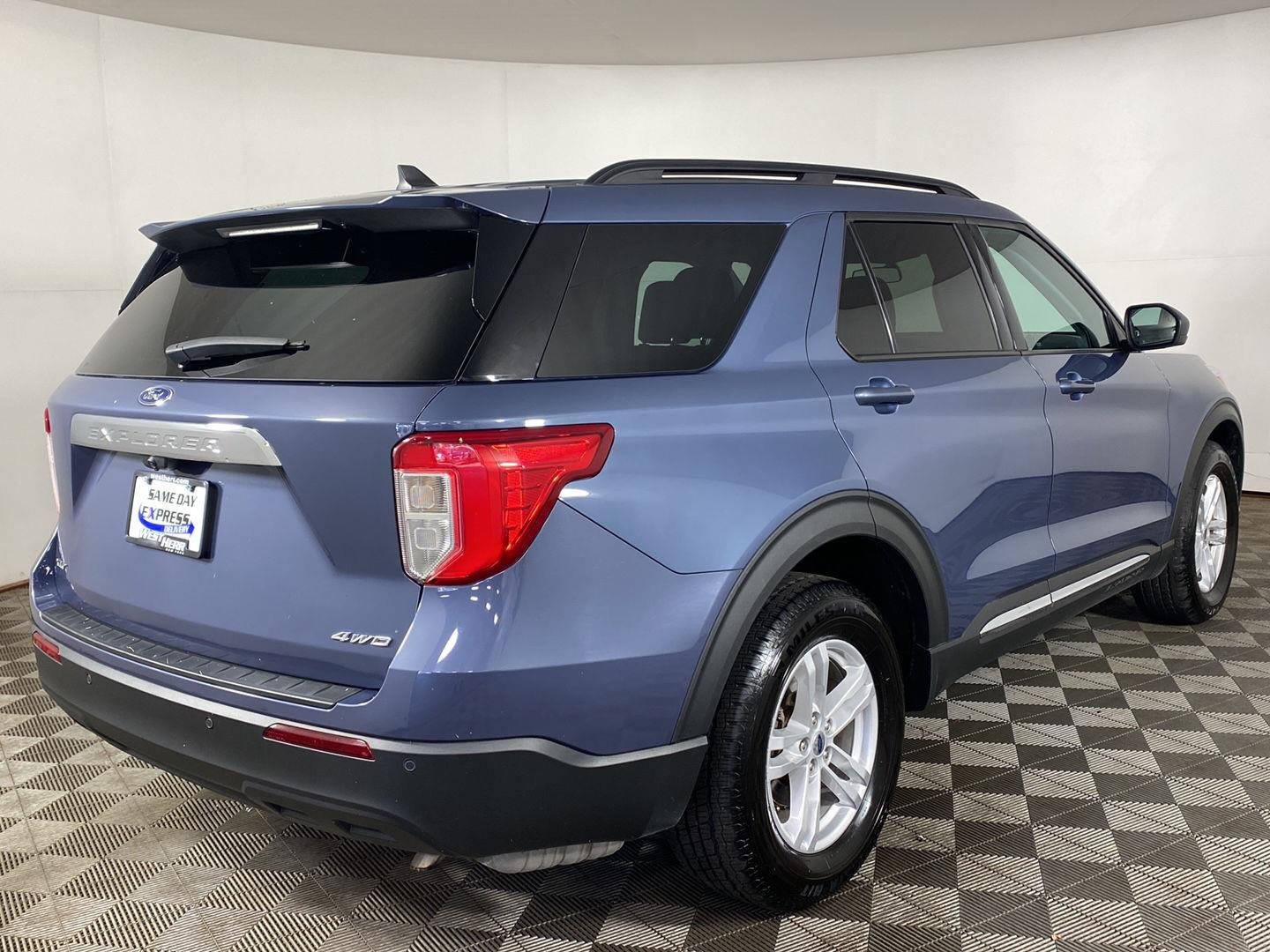 Used 2021 Infinite Blue Metallic Tinted Clearcoat Ford XLT image 25