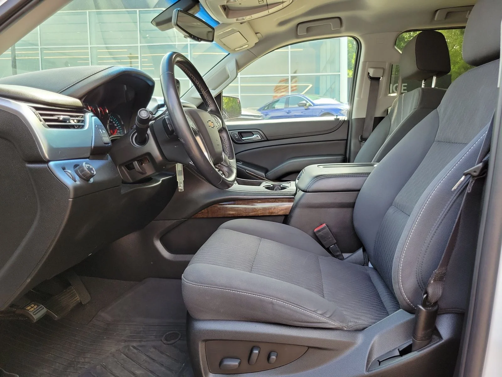 Used 2019 Summit White Chevrolet LS image 9