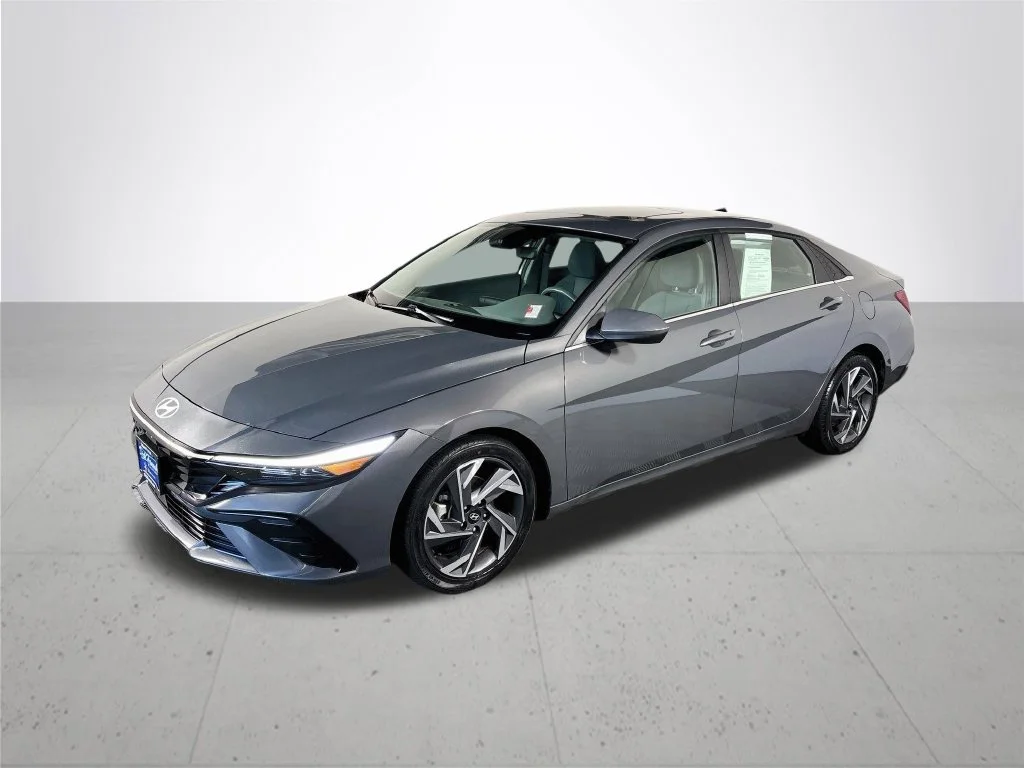 Used 2025 Gray Hyundai SEL Convenience image 2
