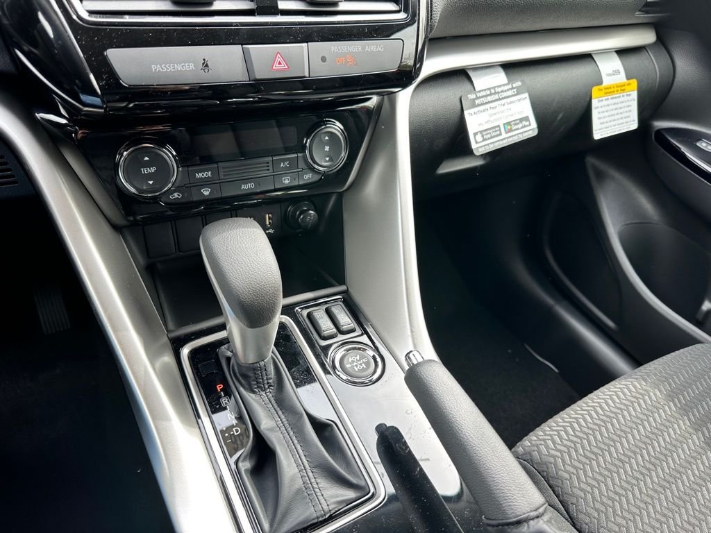 Used 2025 Red Mitsubishi LE image 15