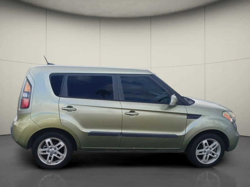 Certified Used 2011 Green Kia Plus image 7