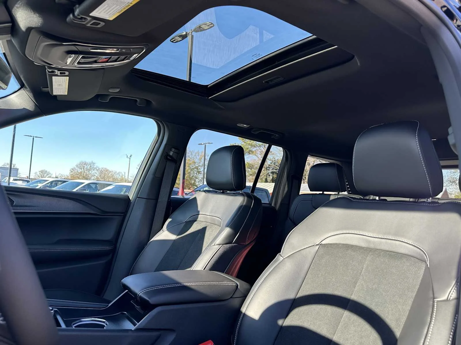 New 2025 Diamond Black Crystal Pearlcoat Jeep Altitude X image 29