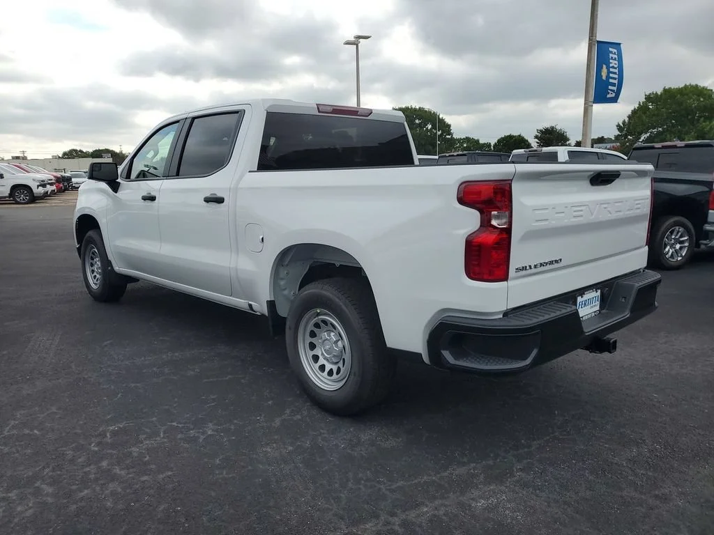 New 2026 Summit White Chevrolet WT image 17