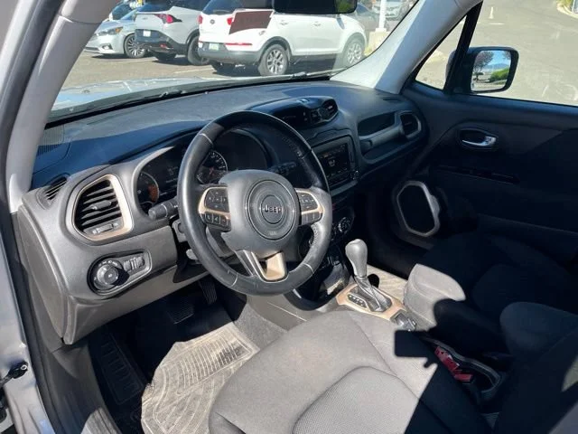 Used 2017 Glacier Metallic Jeep Latitude image 17