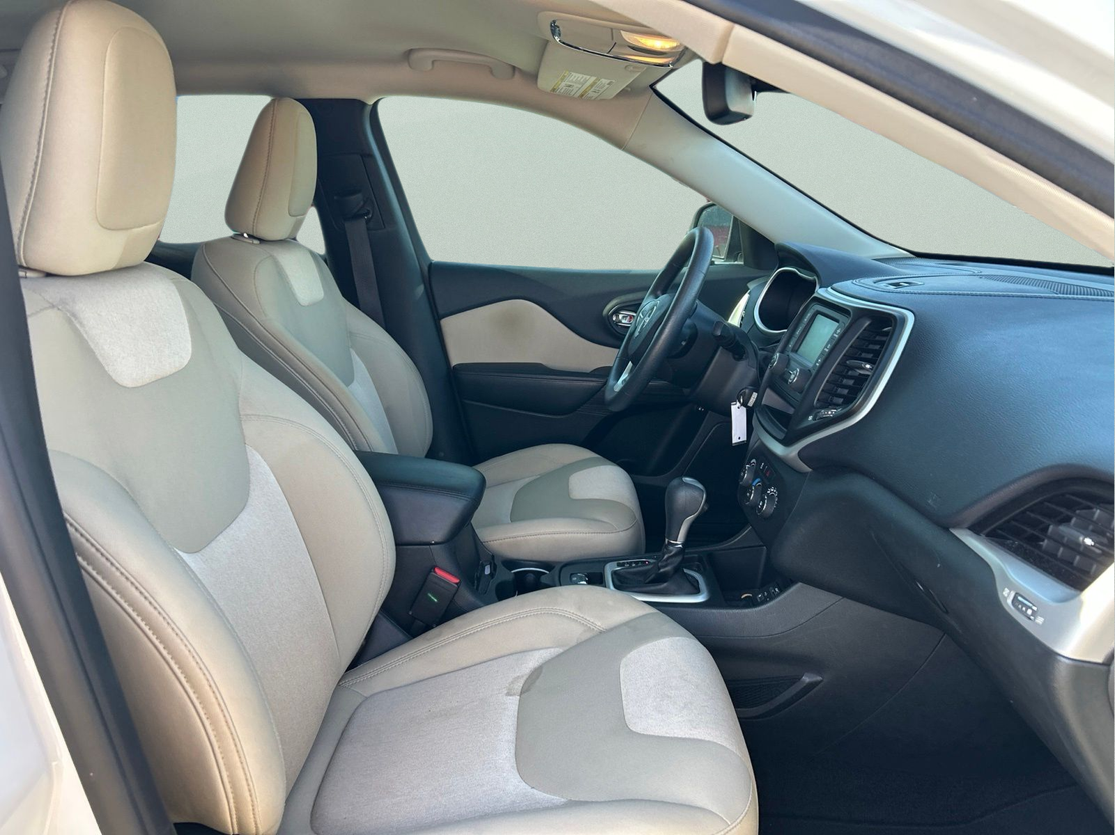 Used 2015 White Jeep Sport image 12