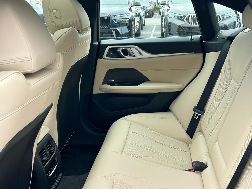 New 2026 Cape York Green Metallic BMW xDrive40 image 30