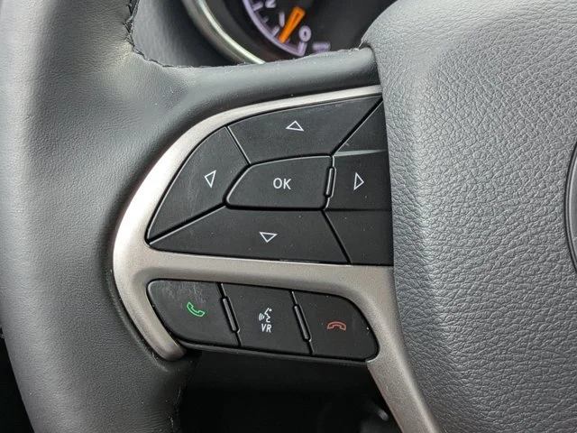 Used 2020 Bright White Clearcoat Jeep Laredo image 21