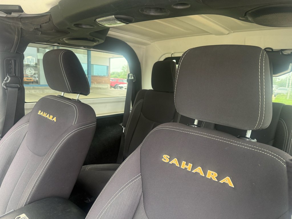 Used 2014 Blue Jeep Sahara image 4