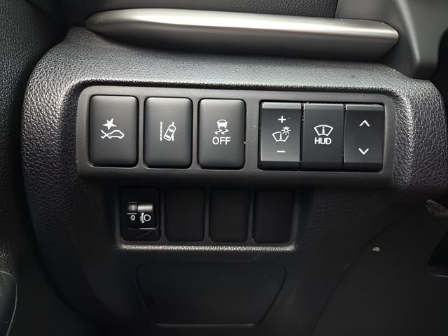 Used 2018  Mitsubishi SEL image 19