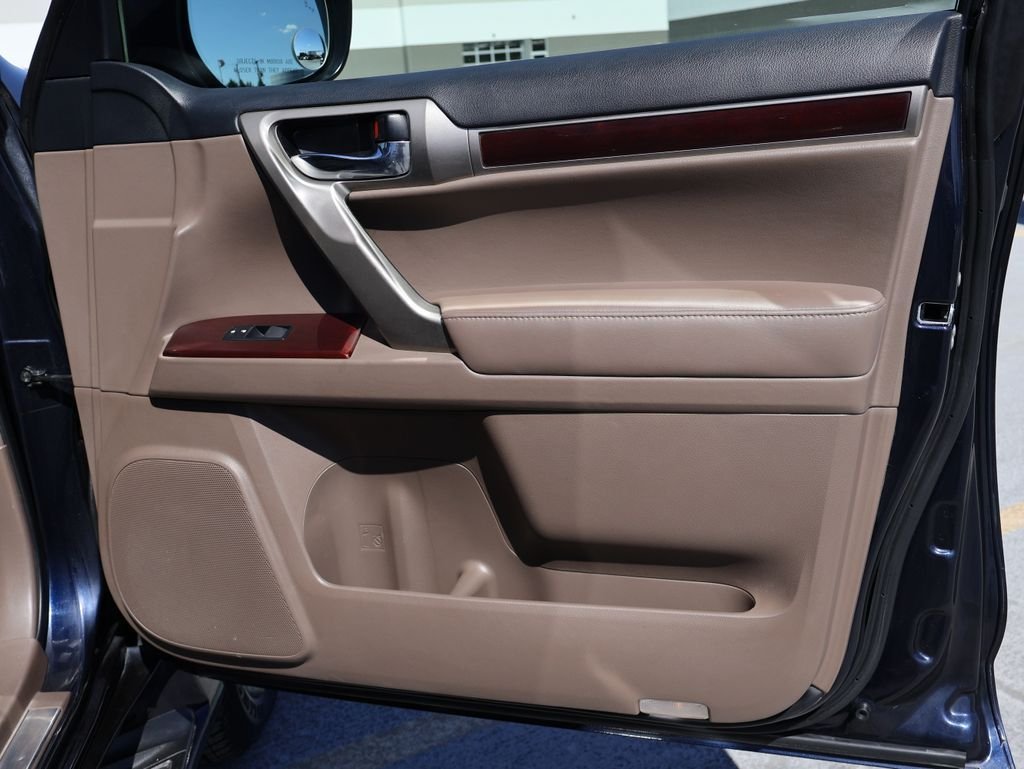 Used 2019 Nightfall Mica Lexus 460 image 12