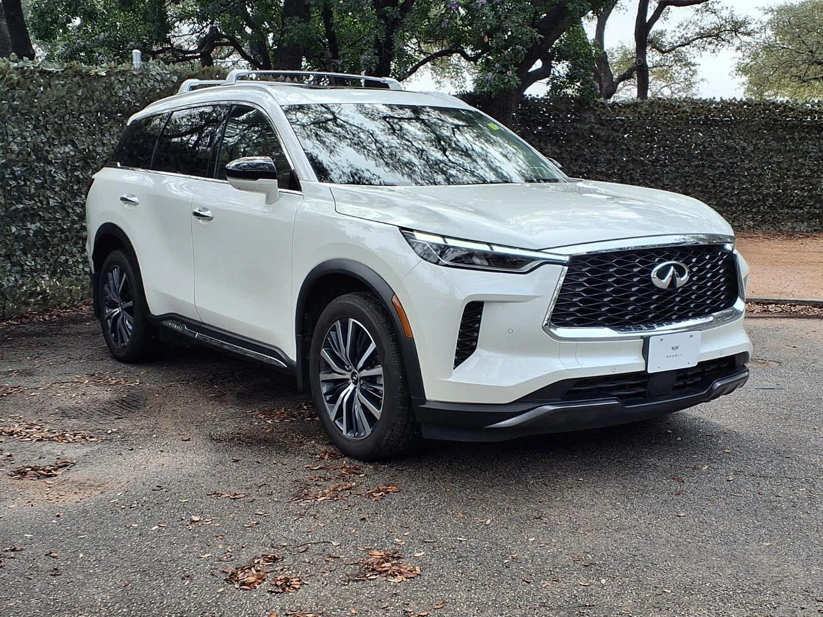 Certified Used 2025 Majestic White INFINITI SENSORY image 4