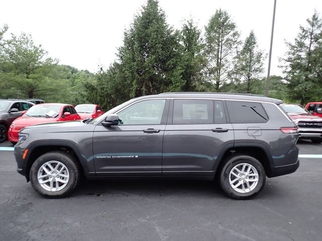 New 2024 Baltic Gray Metallic Clear-Coat Exterior Paint Jeep Laredo image 2