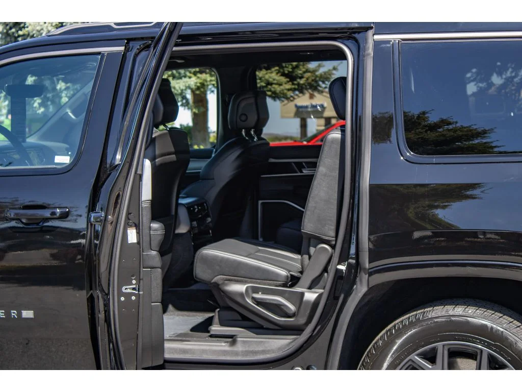 New 2026 HIGH GLOSS BLACK Jeep Limited Altitude image 22