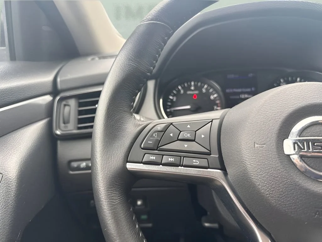 Used 2018  Nissan SV image 15