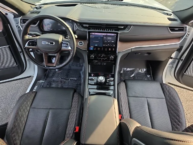Used 2023 White Jeep Summit image 10