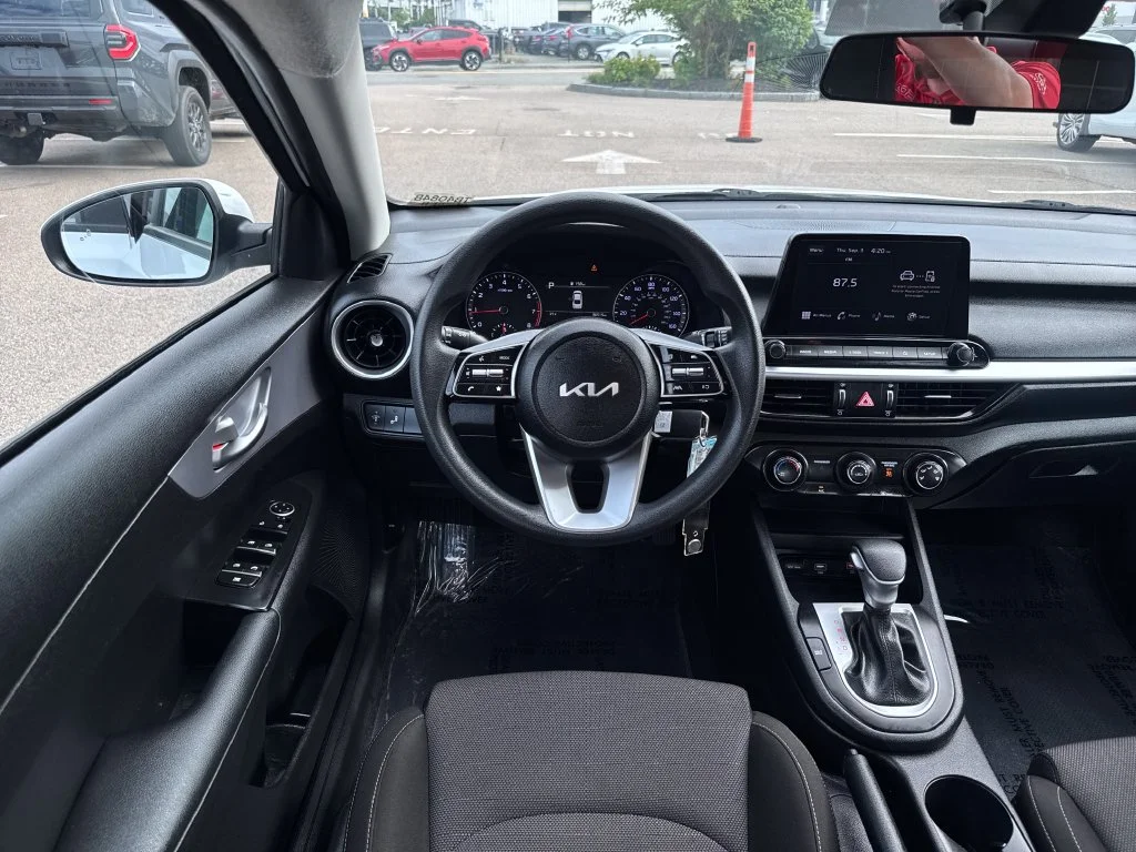 Used 2024 White Kia LXS image 11