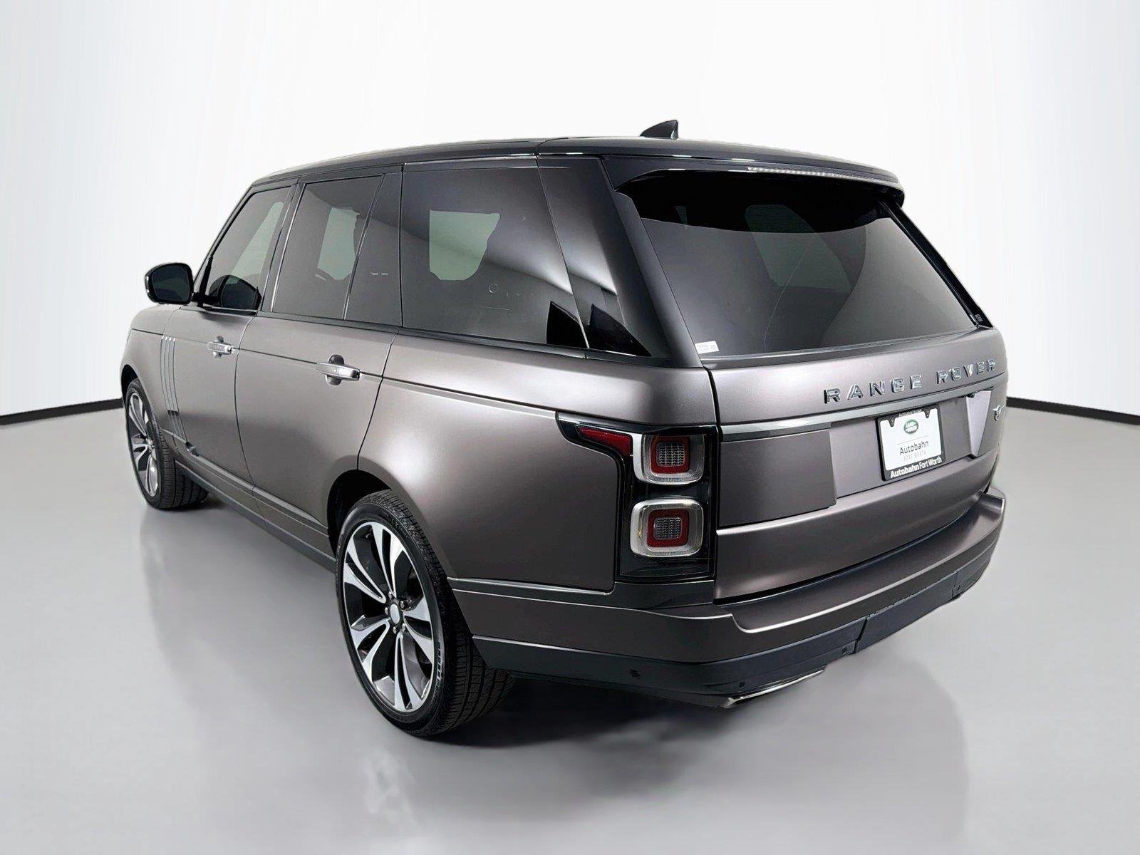 Used 2021 Scafell Grey Satin Land Rover SV Autobiography Dynamic image 7
