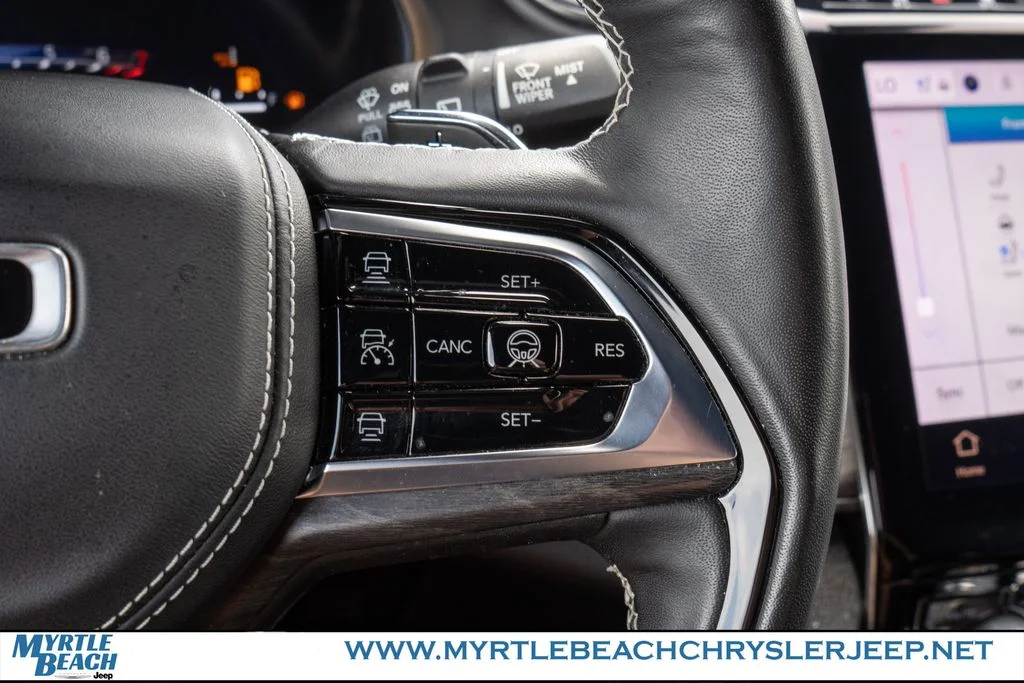 Used 2022 Diamond Black Jeep Overland image 29