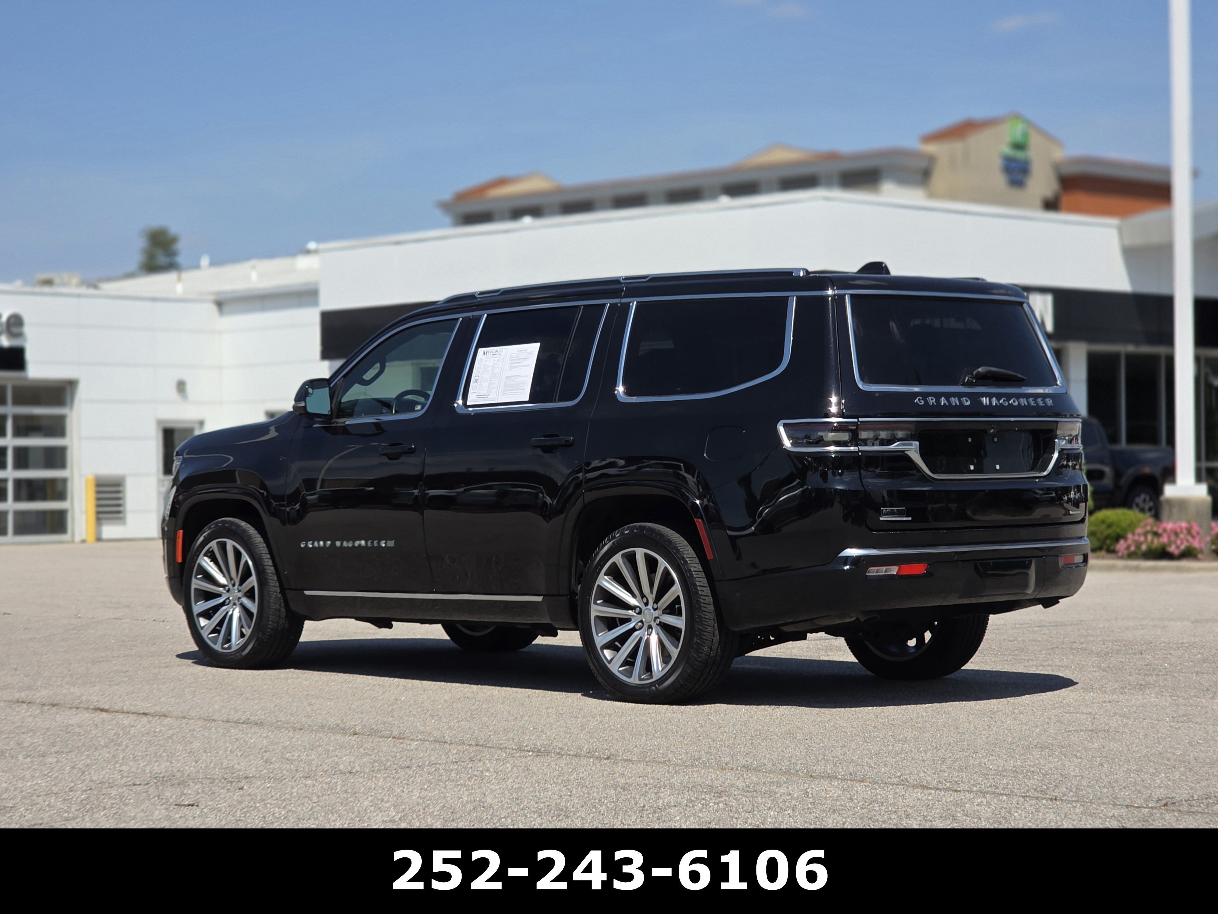 Used 2022 Diamond Black Crystal Pearlcoat Jeep Series II image 5