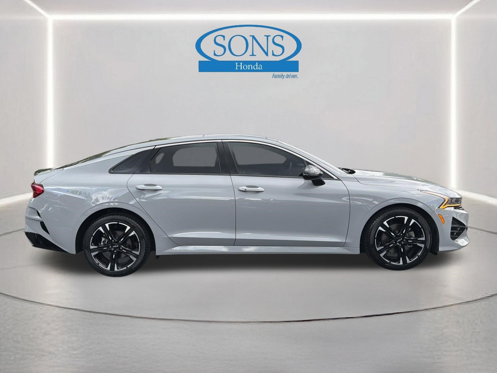 Used 2024 Wolf Gray Kia GT-Line image 31