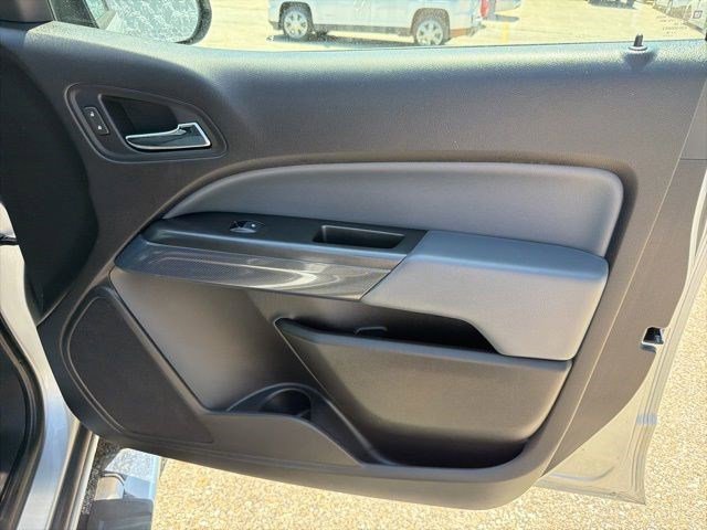 Used 2018 Silver Ice Metallic Chevrolet 4WD Z71 image 19