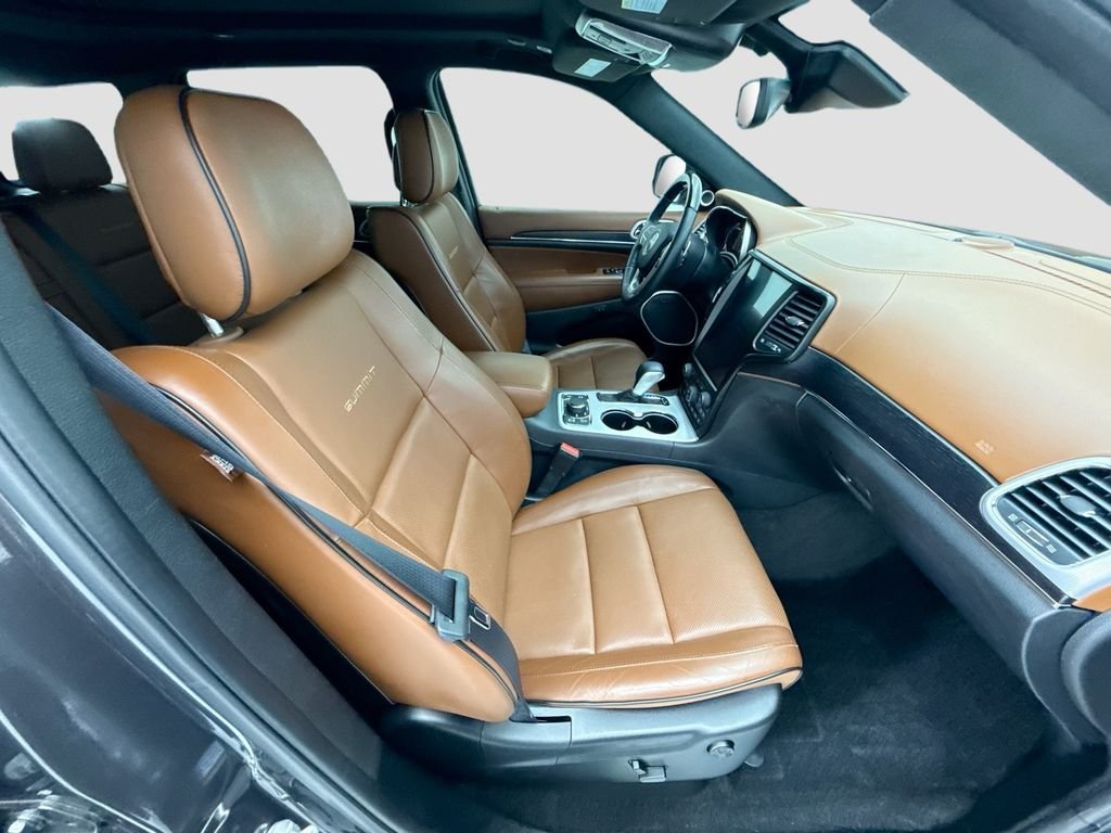 Used 2018 Crystal Metallic Jeep Summit image 18